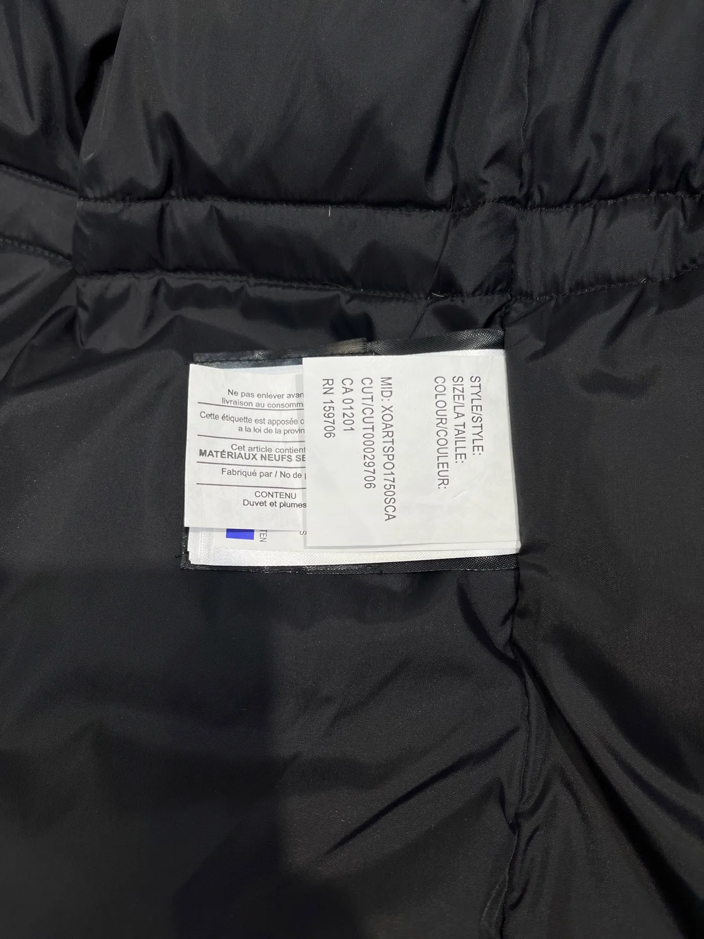 P840 Canada goose🌟 Canada Goose 07 models All in stock, 6 colors, I will never stop stocking this winter All original factory customization All details strictly required have been corrected since the beginning of this year Detachable fur collar! The workmanship and wiring are very straight! A big goose is enough for a winter. Size: 1. 90% white duck down from a conscientious manufacturer (some people brag about their own goose down, please search it on your own. Goose down is warmer and less fluffy than duck down, so good down jackets are all white duck down. There is no such thing as white goose down) 2. Upgraded fabrics with moderate hardness, waterproof, windproof and anti-fouling (Arctic Tech fabrics imported from South Korea are not comparable to fabrics dyed by some small workshops) 3. YKK No. 10 authentic zippers (Japanese customized YKK zipper, silky smooth, not stuck, officially designated) 4. Western Canadian wolf hair (Wolf hair is divided into eastern, central, and western. Western wolf hair is light in color, dense, and has good thermal insulation effect. It is the genuine Canada Goose grade) Let’s analyze and explain some details of the production 1. First, sew the liner and then fill it with down (some small factories and small workshops first fill it with down and then sew) Why? The technology is not up to par and the hardware conditions are not enough! ! ! For this step alone, we need to spend more time and money. 2. Filling the inner tank with down. We are all down filling machines to ensure that the down weight of each pill is the same. There is a video (small factory, small workshop is stuffed by hand). Why? The hardware conditions are not enough. A machine costs more than 100,000 yuan. Small factories simply cannot buy it. This means that the weight of the down in each liner cannot be guaranteed, and the warmth of high-end down jackets cannot be guaranteed. 3. For the needles of the sewing machine, we all use the top-notch No. 7 needles (small factories all use No. 10 needles). The finer the needle, the finer the needle eye, which reduces the risk of velvet and velvet running. 4. Wolf fur collar We are all spliced in whole or in large pieces (small factories mostly use broken pieces) The warmth retention of wolf fur is very good, but the splicing of scraps cannot guarantee the warmth. Color: Black, white, gray camouflage, sci-fi blue camouflage, green camouflage, sky blue, dark blue, cool gray, red. Professional Canada goose producers, we are enough this winter! We would like to sincerely thank everyone who buys our down jackets!  size：xs-xl